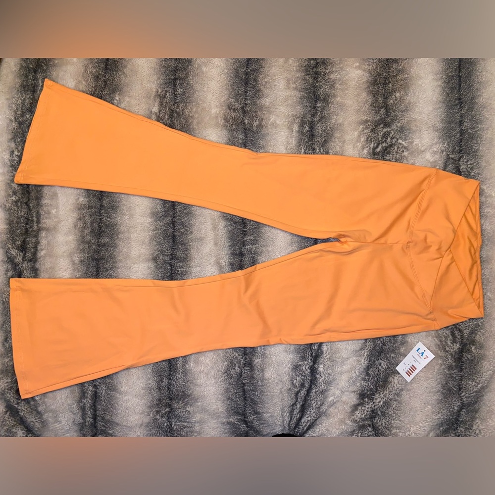 LA7 yoga pants. Brand new with tags, never worn.